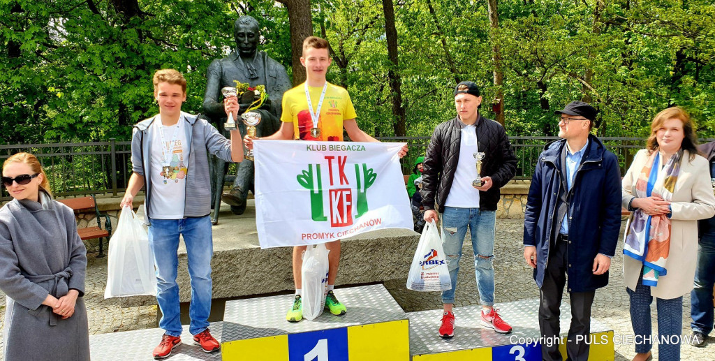 Pobiegli pomiędzy zamkami