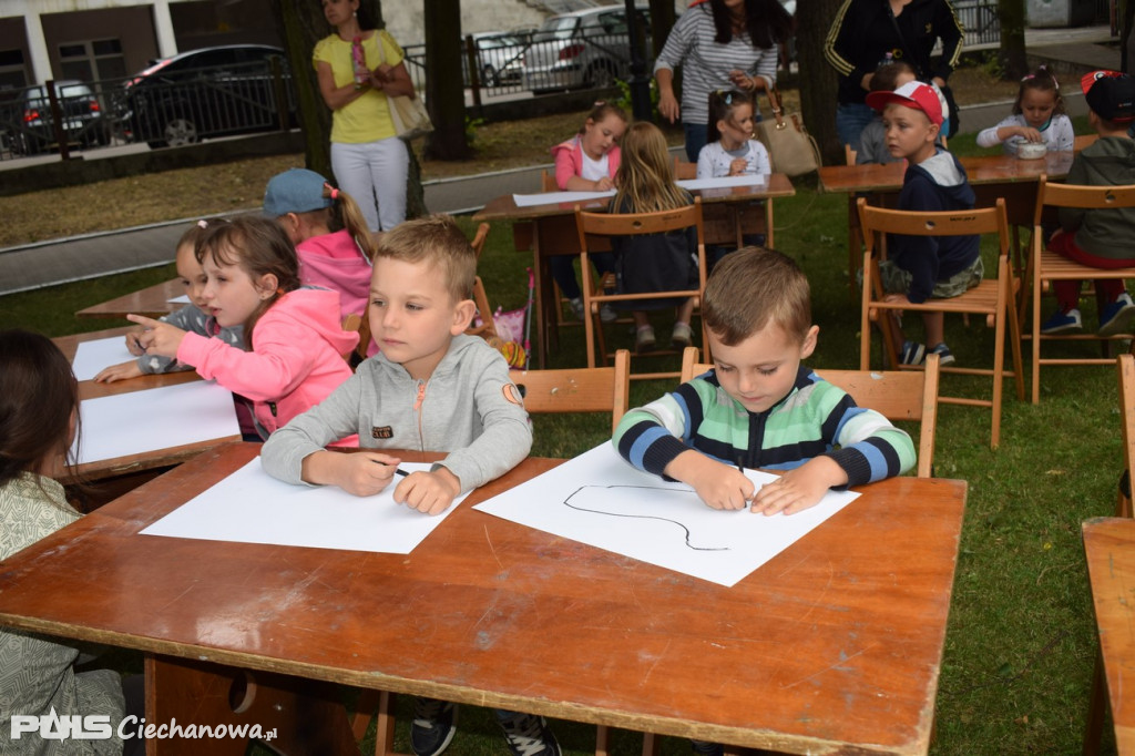 Wakacje w PCKiSz dla dzieci - Warsztaty plastyczno-ruchowe