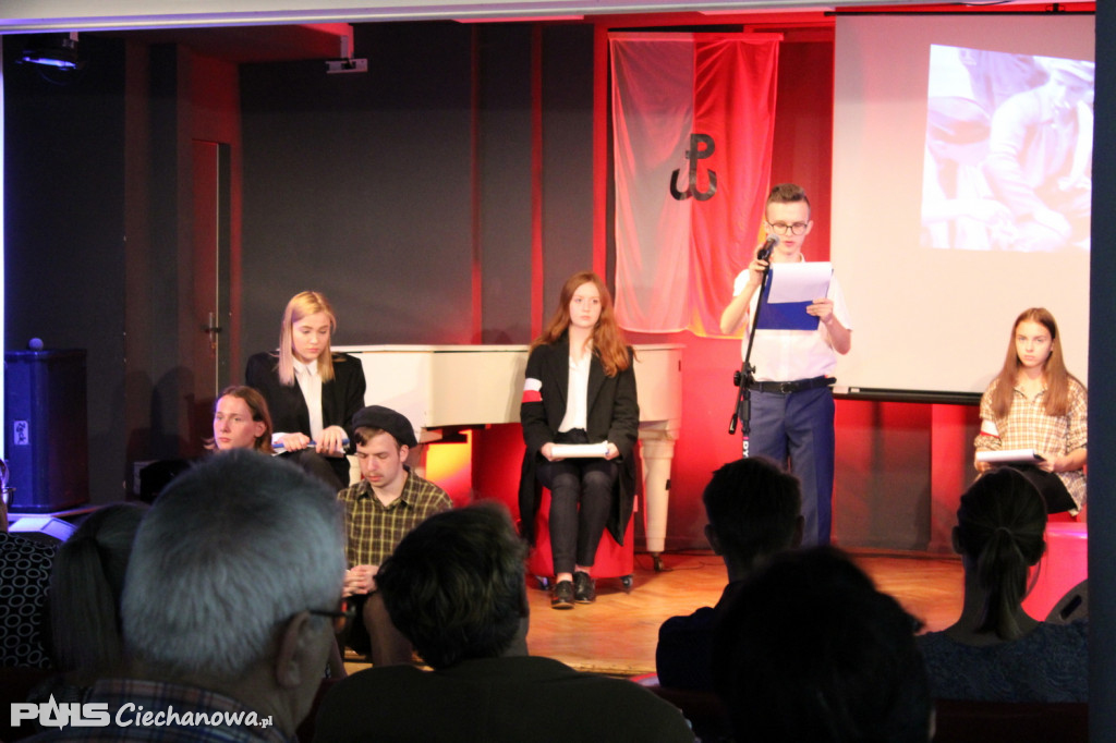 75. rocznica Powstania Warszawskiego w PCKiSz Ciechanów Teatr Rozmyty Kontrast