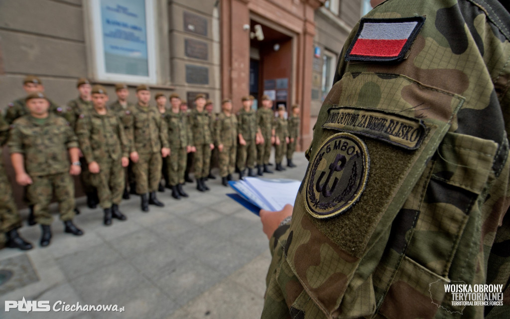 Porządkowanie miejsc pamięci przed 75 rocznicą wybuchu Powstania Warszawskiego