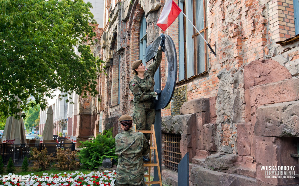 Porządkowanie miejsc pamięci przed 75 rocznicą wybuchu Powstania Warszawskiego