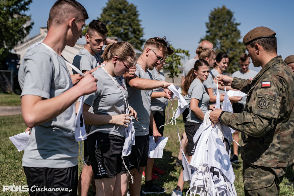 Zanim zabrzmi pierwszy dzwonek... Ostatnie dni wakacji spędzają na poligonie