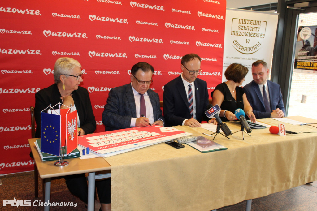 Podpisanie umów na projekty ekologiczne oraz edukacyjne w ramach Regionalnego Programu Operacyjnego Województwa Mazowieckiego 2014-2020
