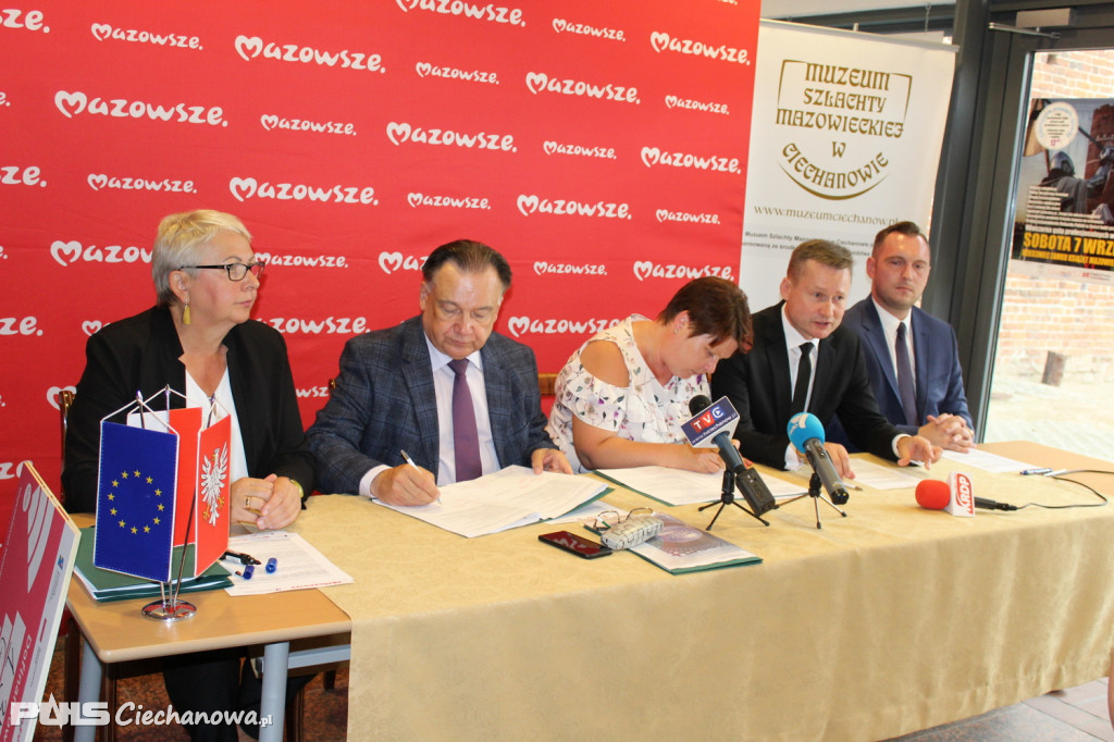 Podpisanie umów na projekty ekologiczne oraz edukacyjne w ramach Regionalnego Programu Operacyjnego Województwa Mazowieckiego 2014-2020