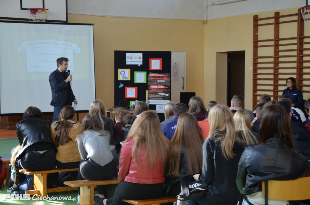 U SĄSIADÓW: Program Bezpieczne z@kupy w sieci w Mławie