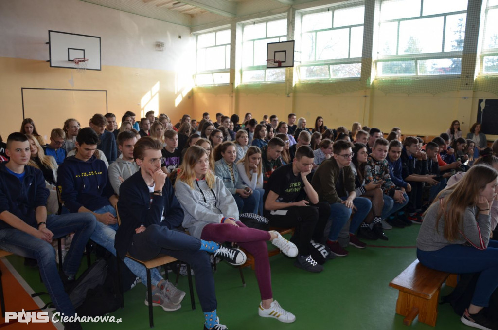 U SĄSIADÓW: Program Bezpieczne z@kupy w sieci w Mławie