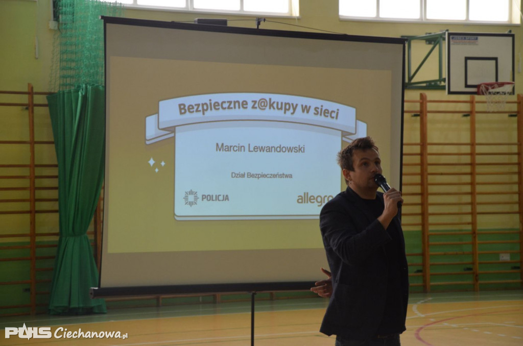 U SĄSIADÓW: Program Bezpieczne z@kupy w sieci w Mławie