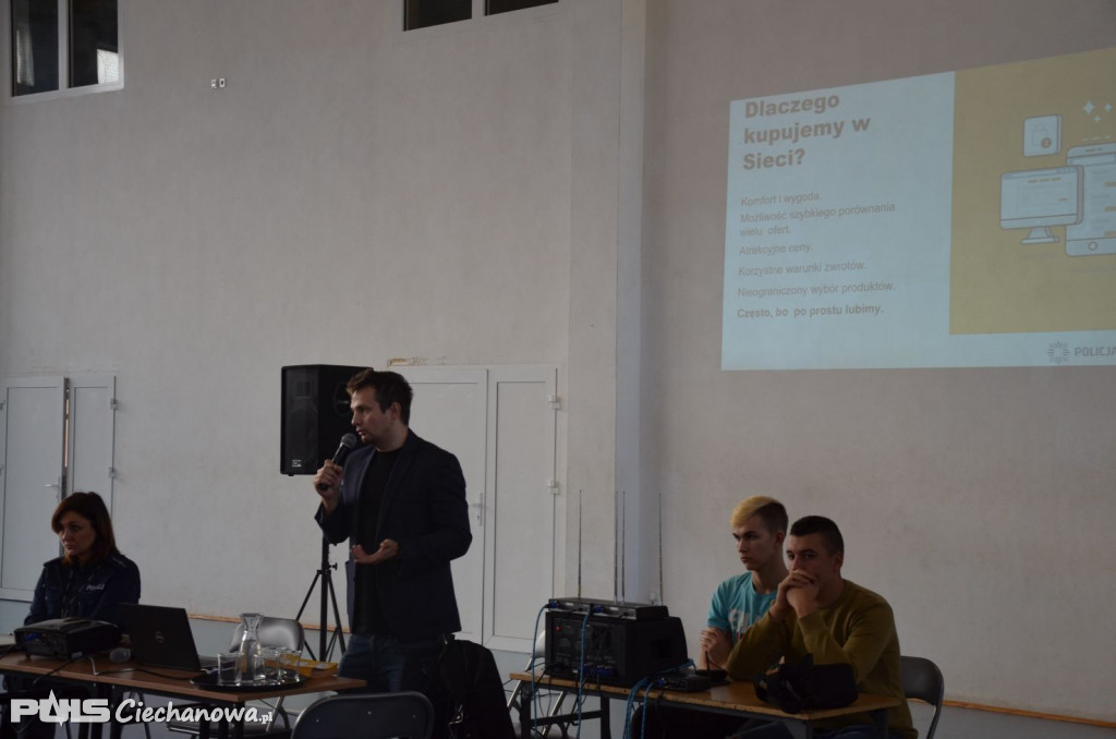 U SĄSIADÓW: Program Bezpieczne z@kupy w sieci w Mławie
