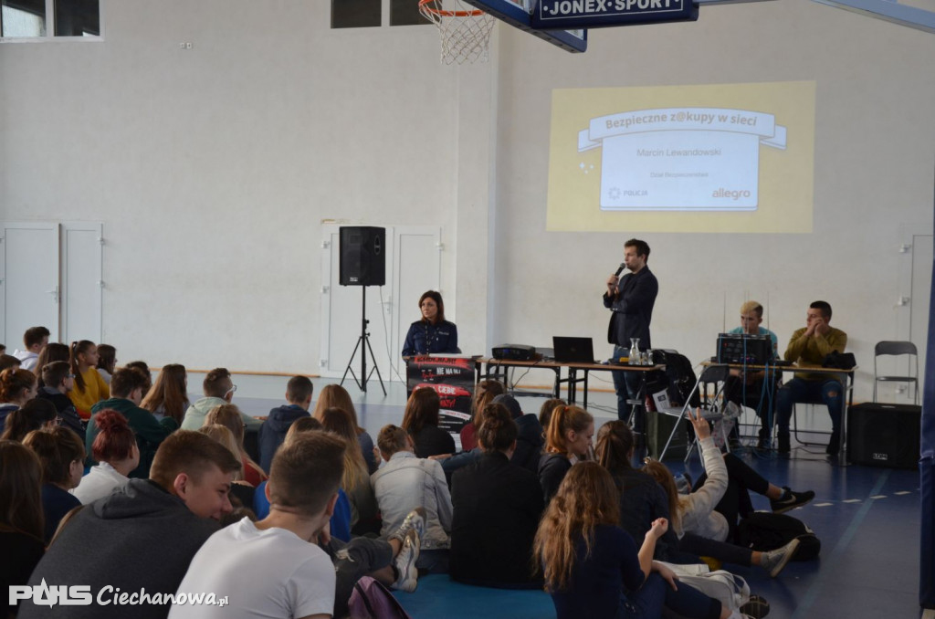 U SĄSIADÓW: Program Bezpieczne z@kupy w sieci w Mławie