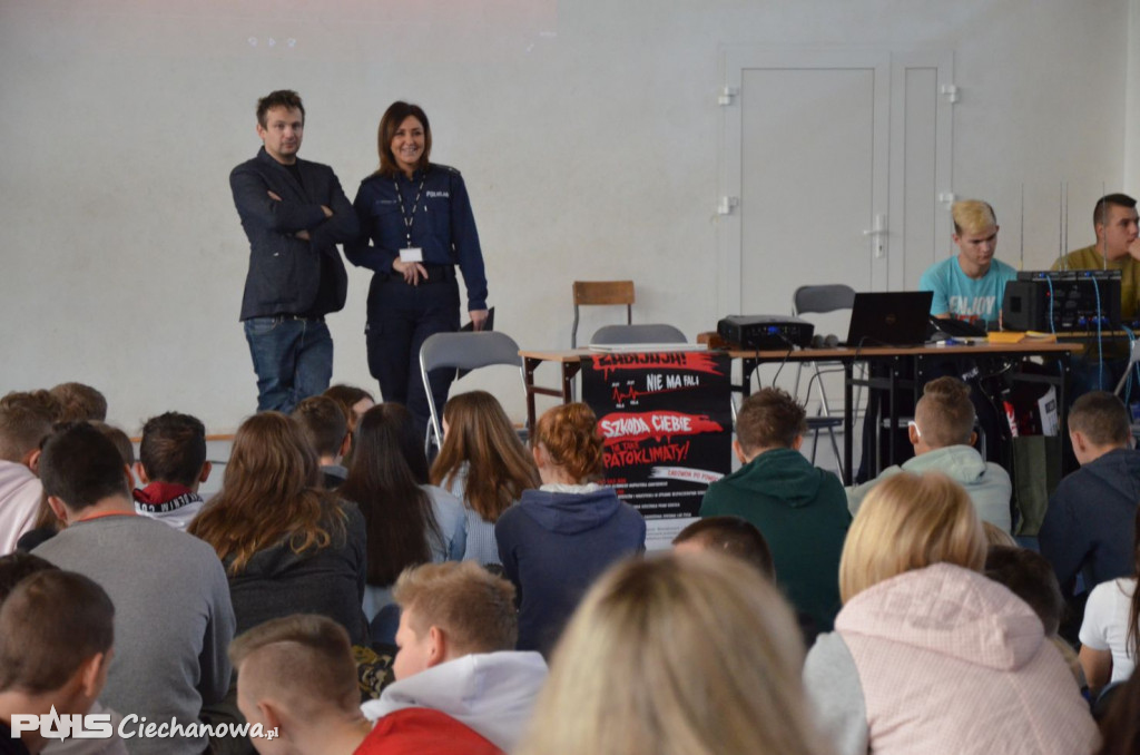 U SĄSIADÓW: Program Bezpieczne z@kupy w sieci w Mławie