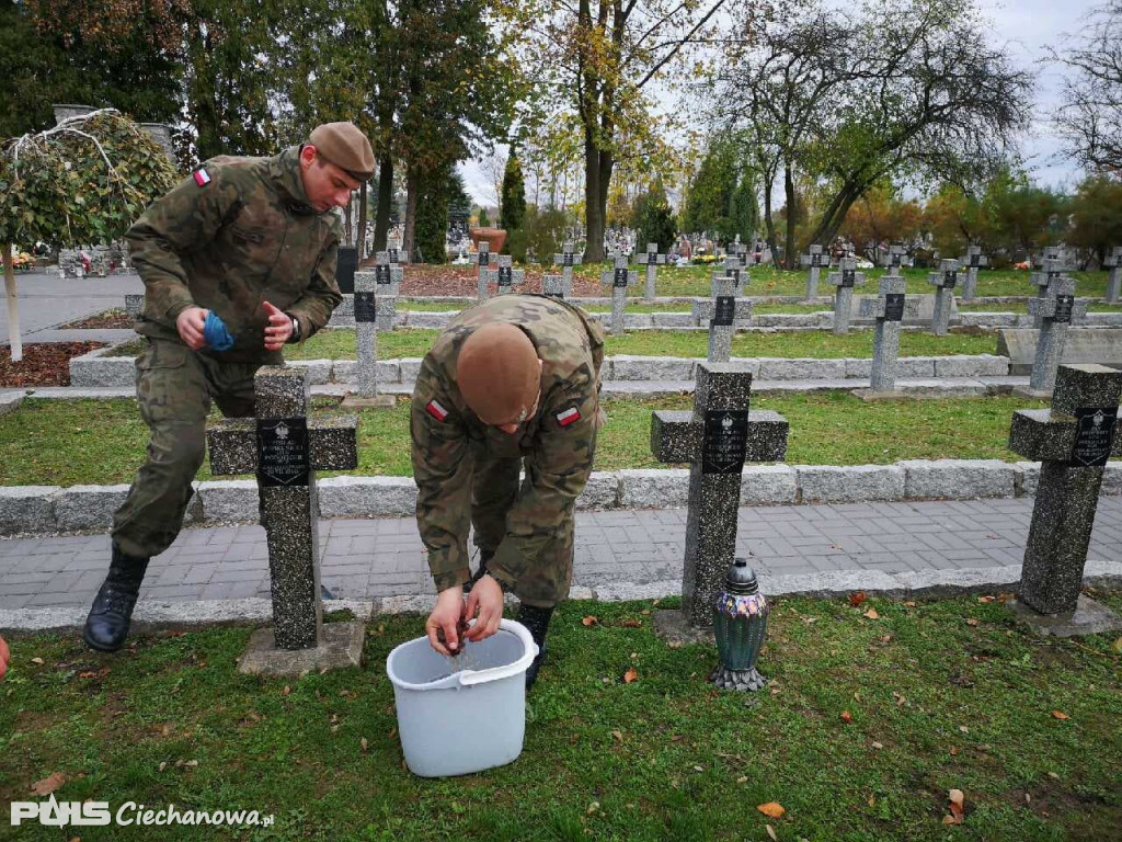 Terytorialsi uporządkowali mogiły bohaterów. Zadbali o ich pamięć...