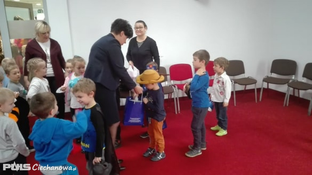 Czerwony Kapturek w Powiatowej Bibliotece