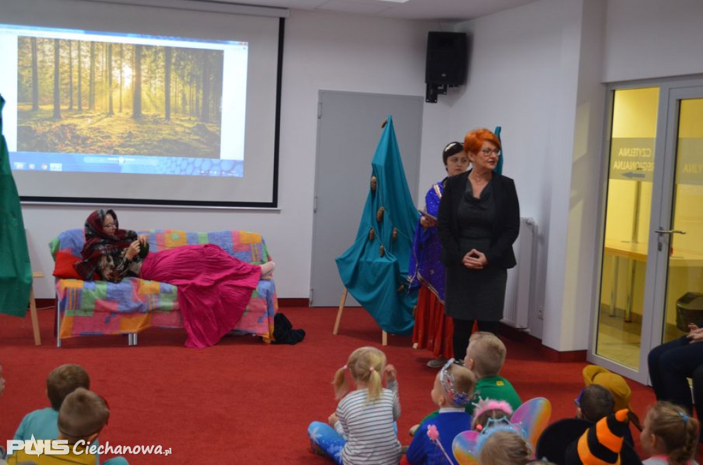 Czerwony Kapturek w Powiatowej Bibliotece