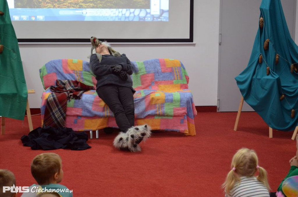 Czerwony Kapturek w Powiatowej Bibliotece