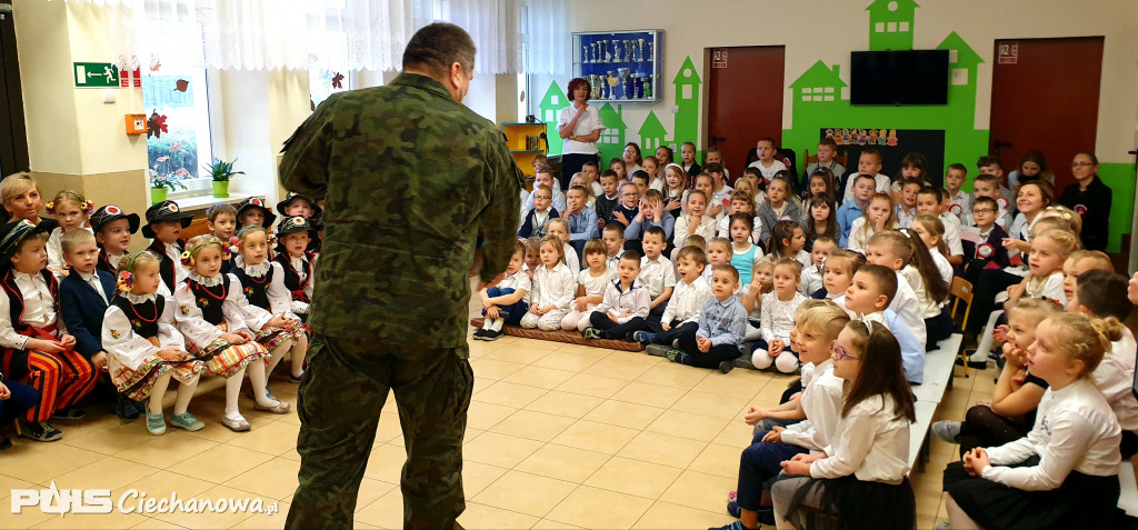 Przedszkolaki uczciły Święto Niepodległości