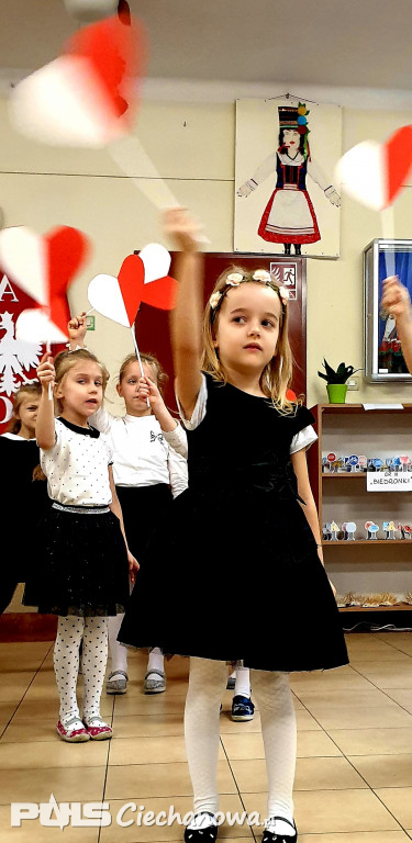 Przedszkolaki uczciły Święto Niepodległości