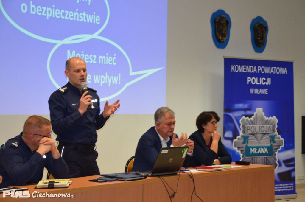 U SĄSIADÓW: Debatowali o bezpieczeństwie dla pieszych i w ruchu kołowym