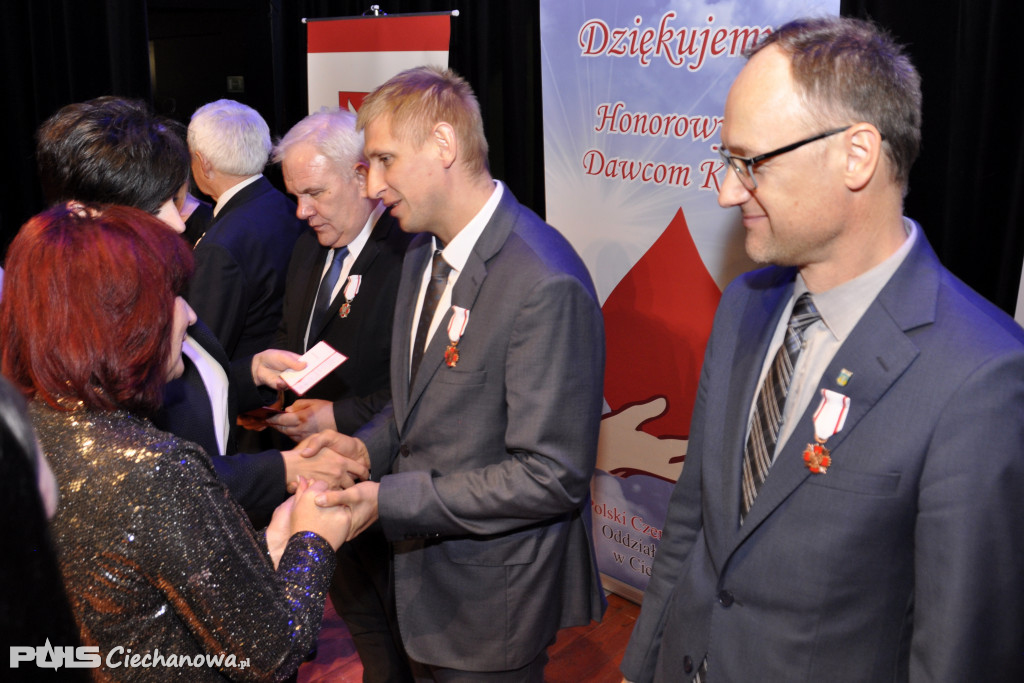 Oddają krew by ratować cudze życie! Honorowi krwiodawcy zostali odznaczeni