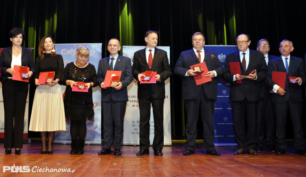 Oddają krew by ratować cudze życie! Honorowi krwiodawcy zostali odznaczeni