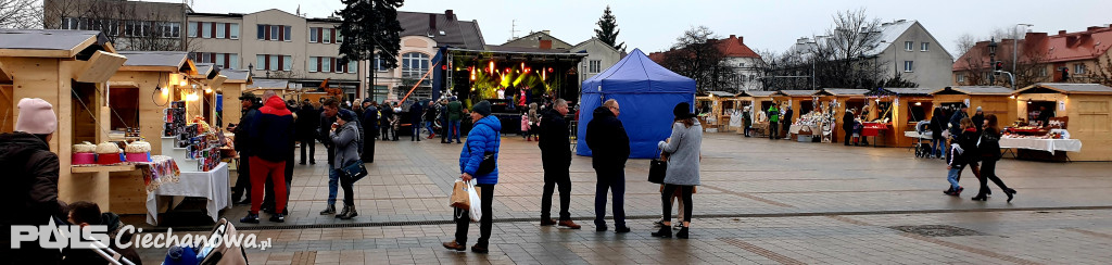 Jarmark Bożonarodzeniowy przed ratuszem