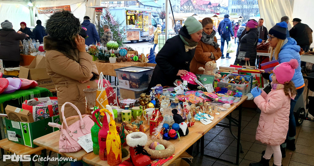 Jarmark Bożonarodzeniowy przed ratuszem