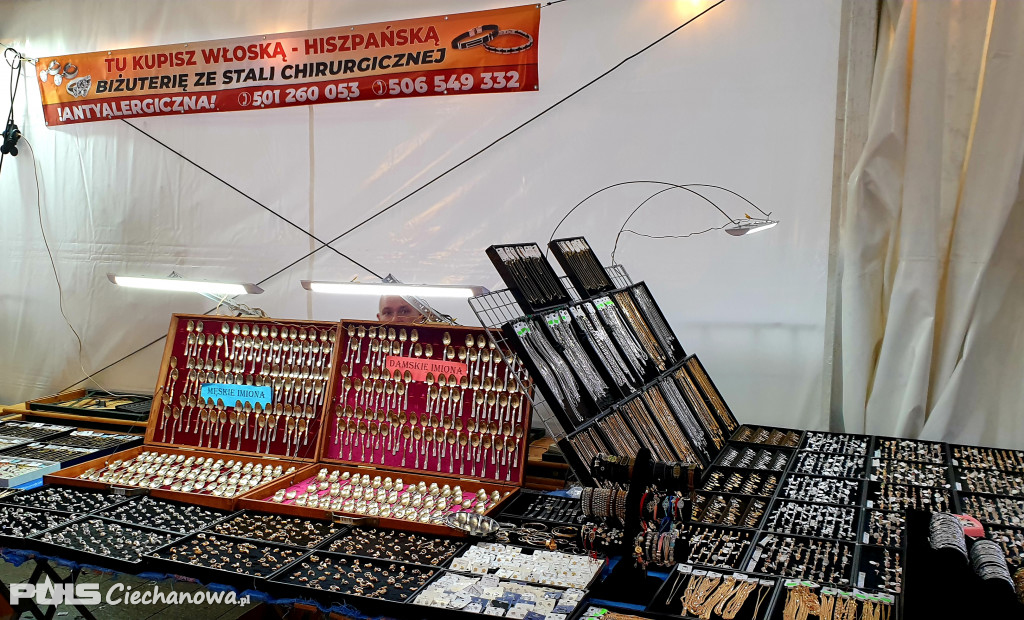 Jarmark Bożonarodzeniowy przed ratuszem