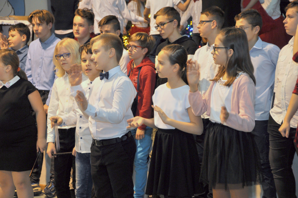 Kolędowanie w Szkole Podstawowej TWP