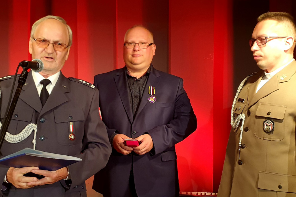 Robert Bartołd odznaczony przez biskupa