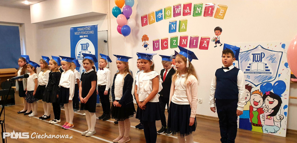 Pasowanie na uczniów w Szkole Podstawowej TWP