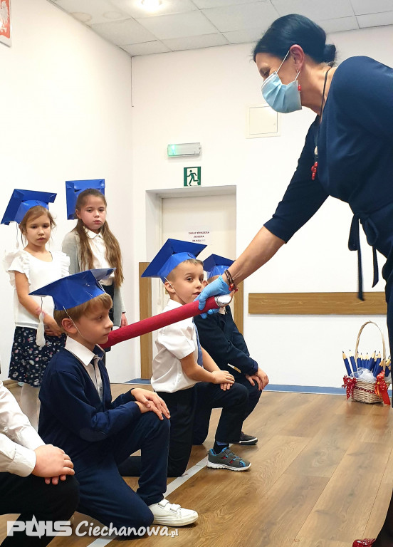 Pasowanie na uczniów w Szkole Podstawowej TWP