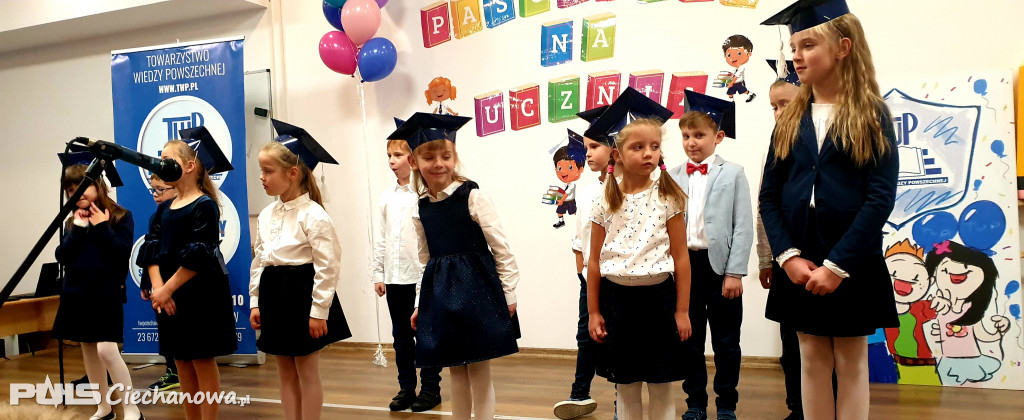 Pasowanie na uczniów w Szkole Podstawowej TWP