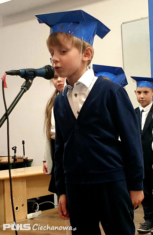 Pasowanie na uczniów w Szkole Podstawowej TWP