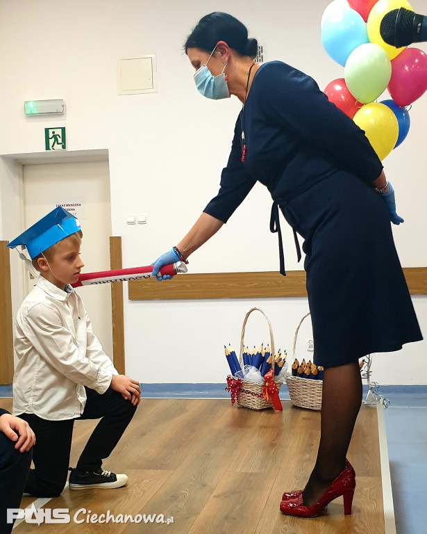 Pasowanie na uczniów w Szkole Podstawowej TWP
