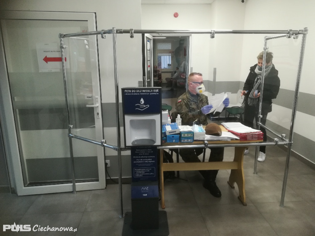 Żołnierze wspierają RCKiK