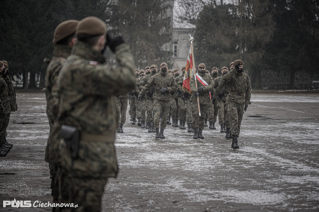 Pierwsza w tym roku przysięga wojskowa  i ślubowania nowych podoficerów WOT