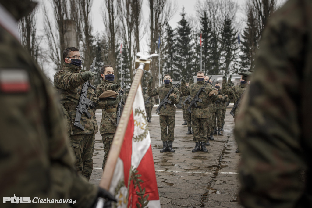 Pierwsza w tym roku przysięga wojskowa  i ślubowania nowych podoficerów WOT
