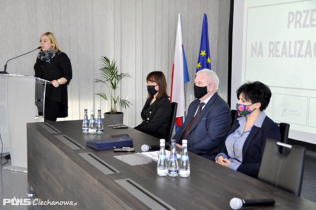 W starostwie podpisano umowy na realizację zadań