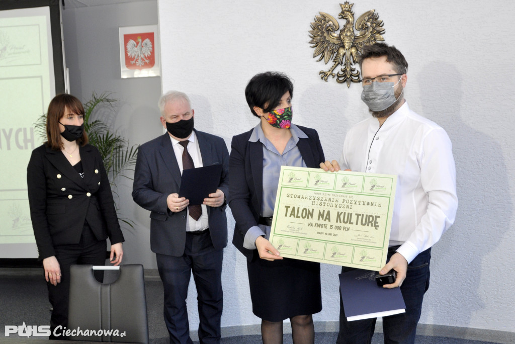 W starostwie podpisano umowy na realizację zadań