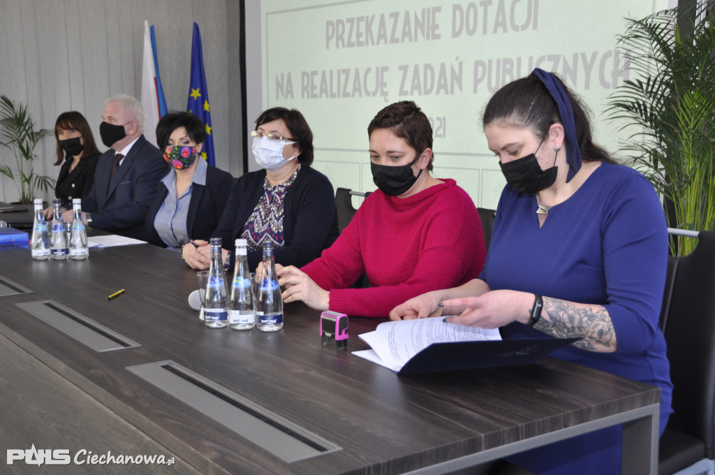 W starostwie podpisano umowy na realizację zadań