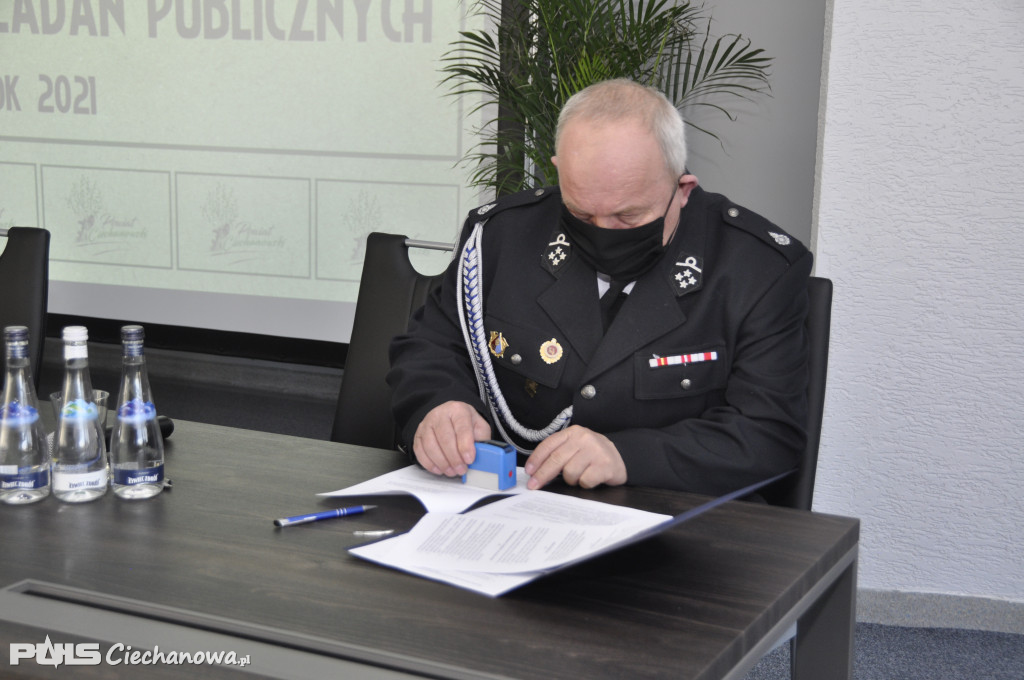 W starostwie podpisano umowy na realizację zadań