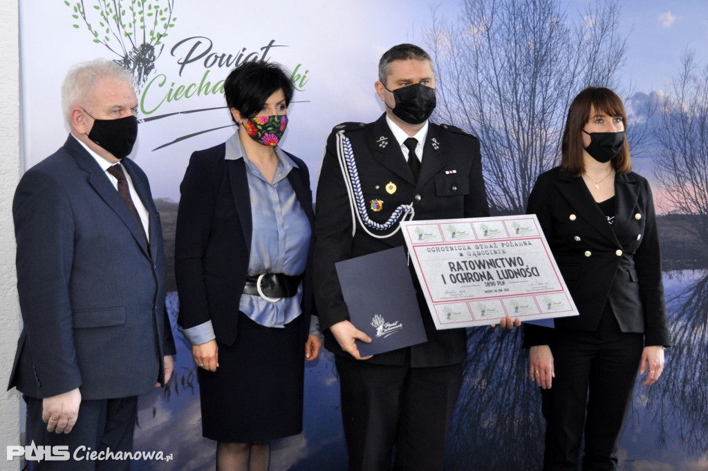 W starostwie podpisano umowy na realizację zadań