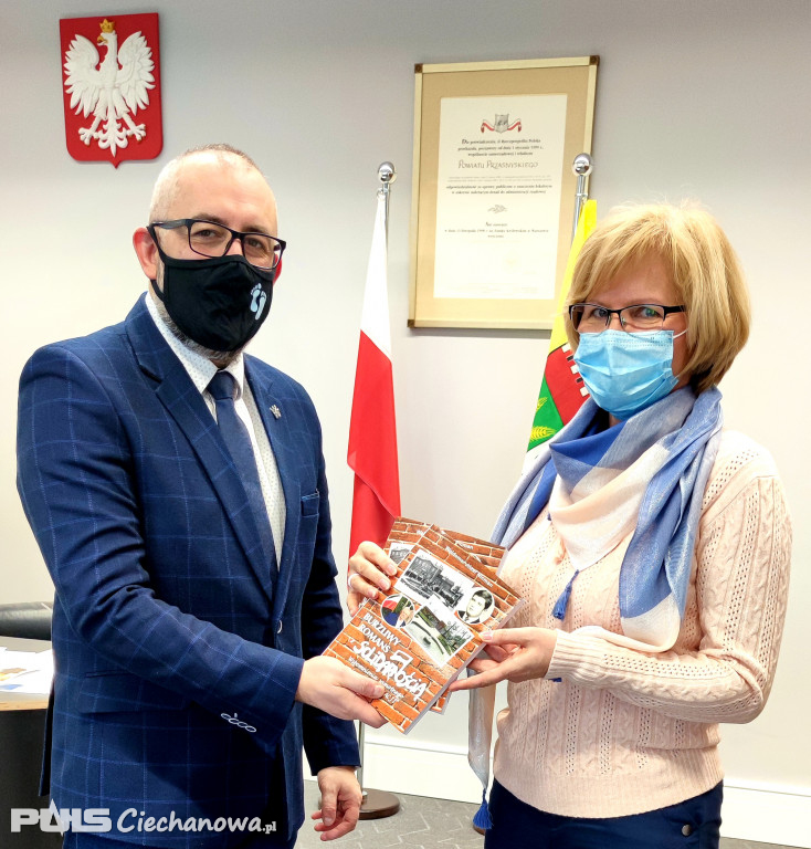 Książka Nicmana w przasnyskich bibliotekach