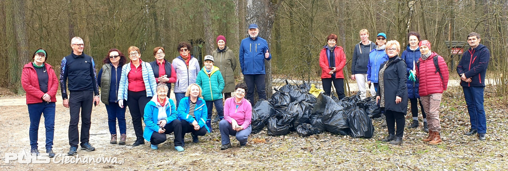 Miłośnicy nordic walking posprzątali las