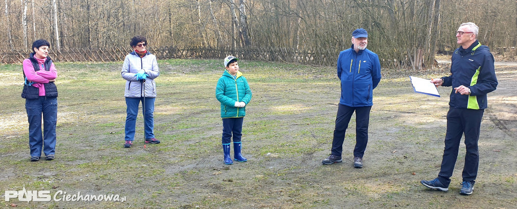 Miłośnicy nordic walking posprzątali las