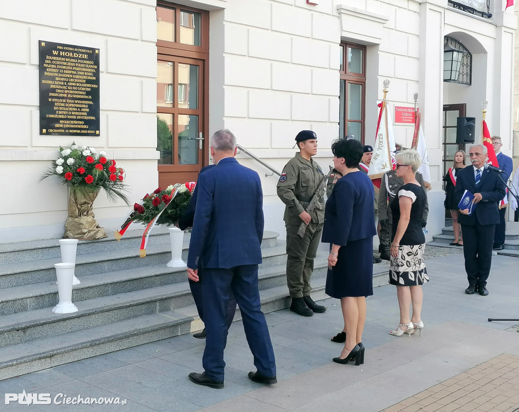 Patriotyczne śpiewanie na deptaku