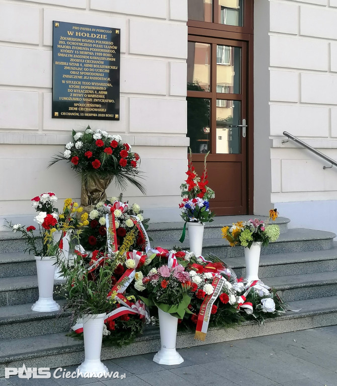 Patriotyczne śpiewanie na deptaku