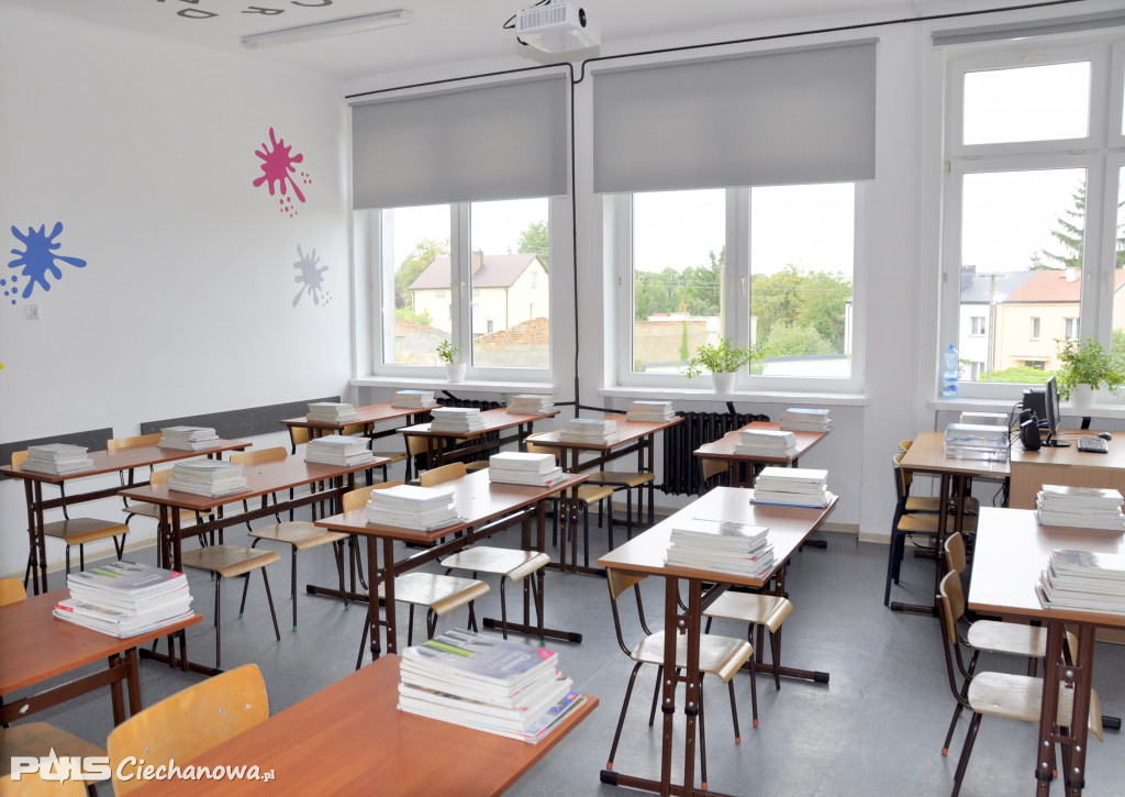 Nowe szafki dla uczniów ciechanowskiej czwórki