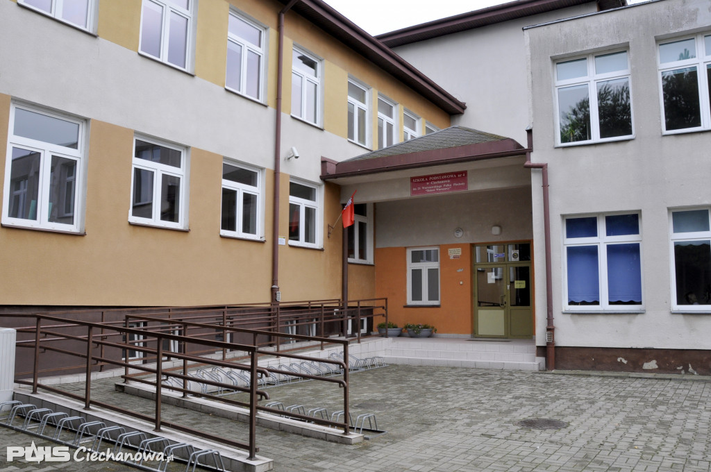 Nowe szafki dla uczniów ciechanowskiej czwórki