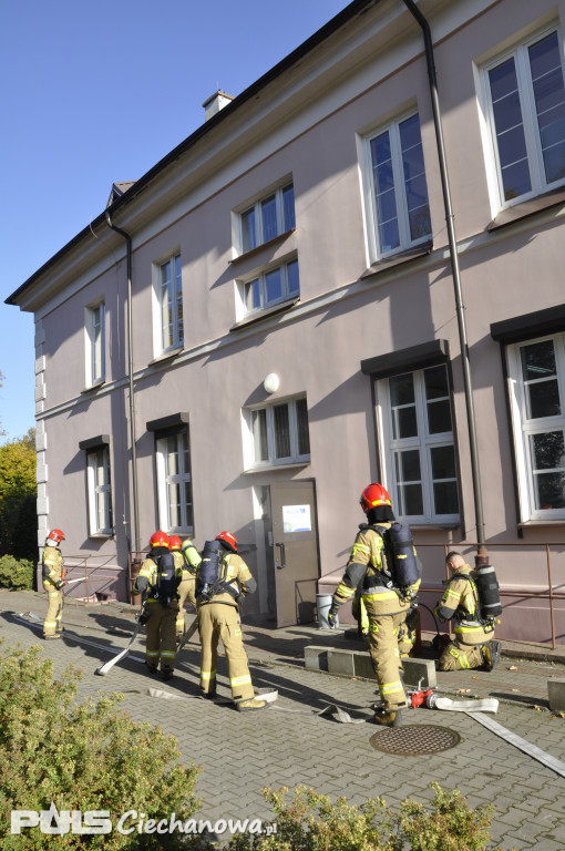 W piwnicy Medycznej Szkoły Policealnej wybuchł pożar