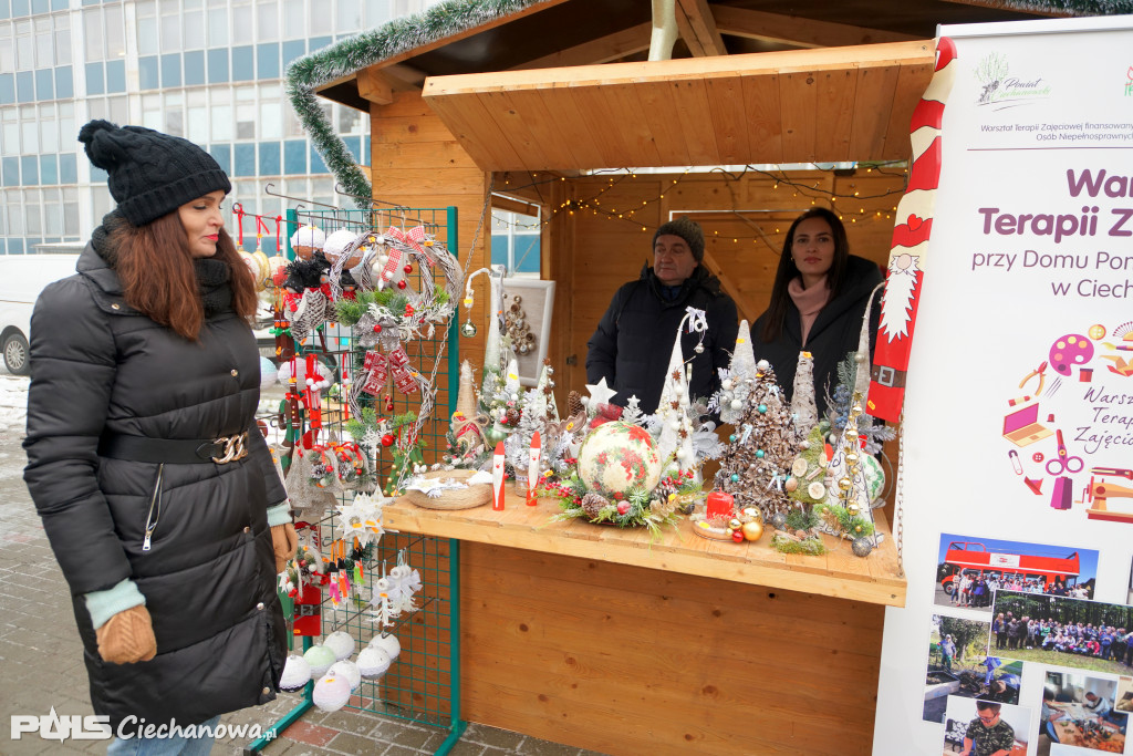Przystanek Święta przy ciechanowskim starostwie